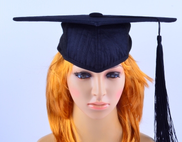 一頂帽，一生榮光，深圳瑁爾生產(chǎn)各種學(xué)位帽，碩士帽，博士帽、導(dǎo)師帽畢業(yè)帽