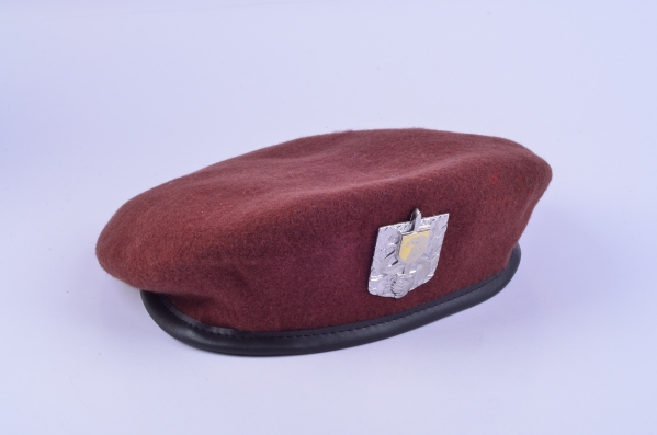 斜戴的貝雷帽：藏著哪些不為人知的講究？